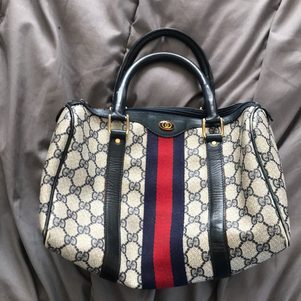 Authentic Gucci used condition shoulder bag